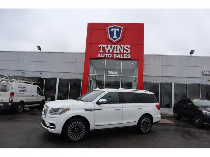 White, 2020 LINCOLN NAVIGATOR Image 1