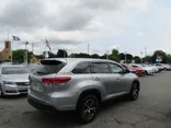 SILVER, 2019 TOYOTA HIGHLANDER Thumnail Image 4