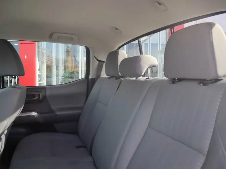 WHITE, 2018 TOYOTA TACOMA DOUBLE CAB Image 10