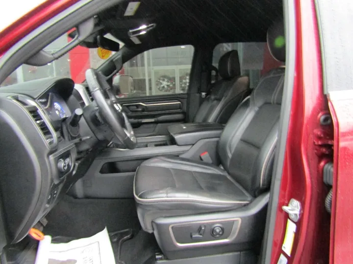 BURGUNDY, 2019 RAM 1500 CREW CAB Image 7