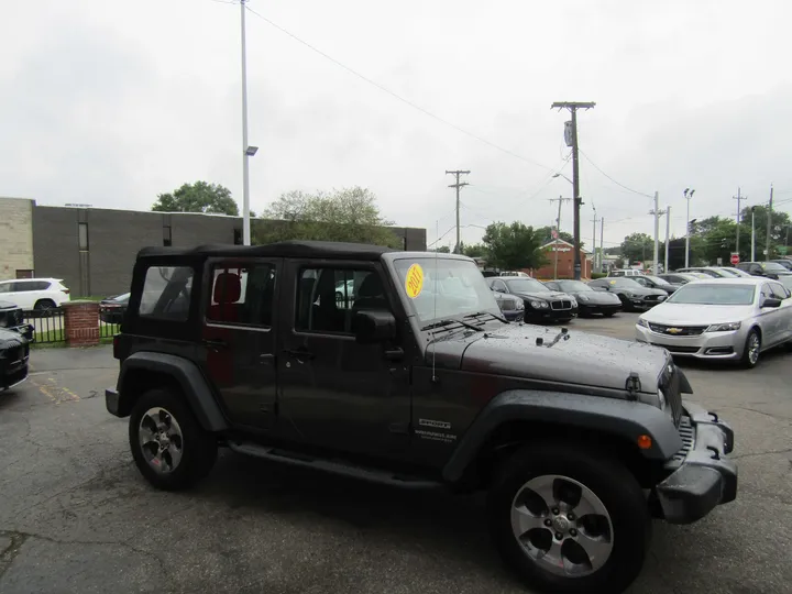 GRAY, 2017 JEEP WRANGLER UNLIMITED Image 5