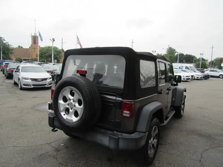 GRAY, 2017 JEEP WRANGLER UNLIMITED Image 6