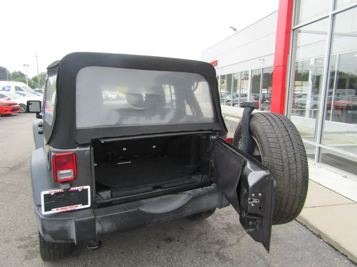 GRAY, 2017 JEEP WRANGLER UNLIMITED Image 7