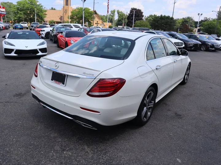 WHITE, 2018 MERCEDES-BENZ E-CLASS Image 6