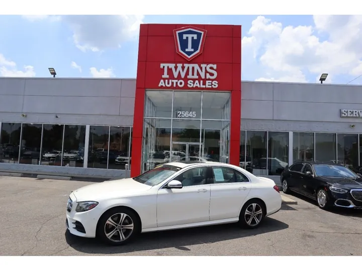 WHITE, 2018 MERCEDES-BENZ E-CLASS Image 1