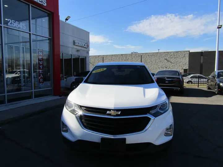 WHITE, 2018 CHEVROLET EQUINOX Image 2