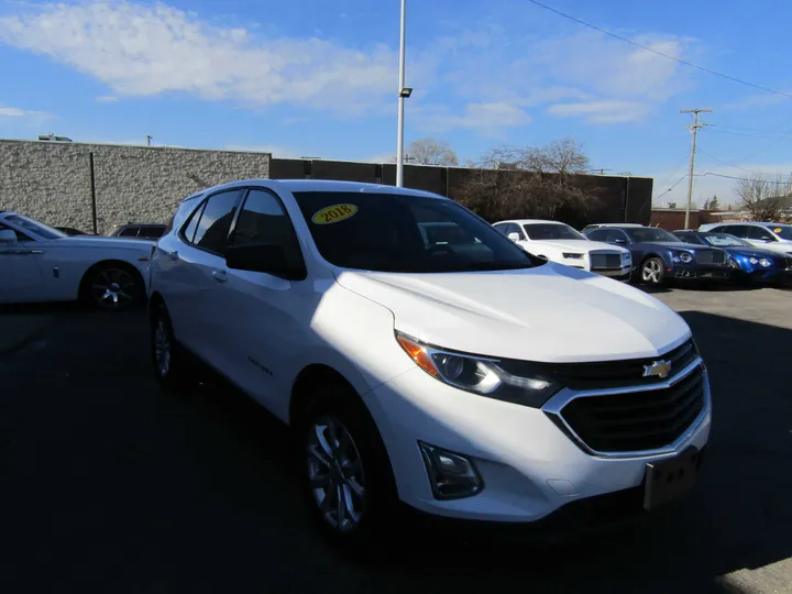 WHITE, 2018 CHEVROLET EQUINOX Image 3