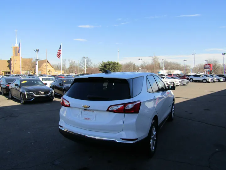 WHITE, 2018 CHEVROLET EQUINOX Image 5