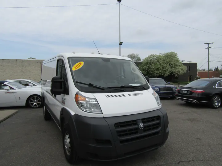 WHITE, 2018 RAM PROMASTER CARGO VAN Image 3