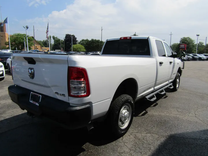 WHITE, 2022 RAM 2500 CREW CAB Image 6