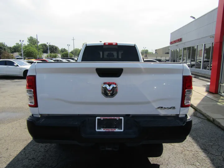 WHITE, 2022 RAM 2500 CREW CAB Image 7