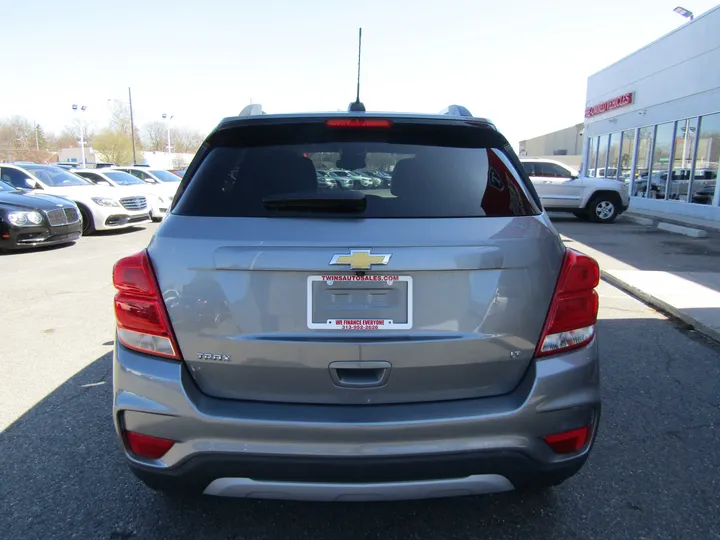 GREY, 2020 CHEVROLET TRAX Image 5