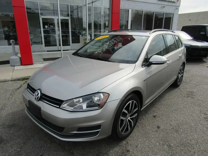 SILVER, 2016 VOLKSWAGEN GOLF SPORTWAGEN Image 2