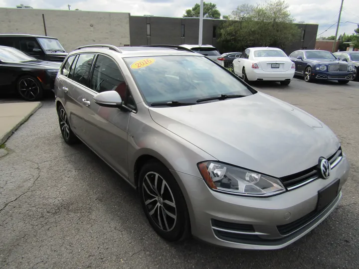 SILVER, 2016 VOLKSWAGEN GOLF SPORTWAGEN Image 4