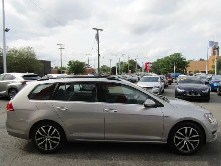 SILVER, 2016 VOLKSWAGEN GOLF SPORTWAGEN Image 5