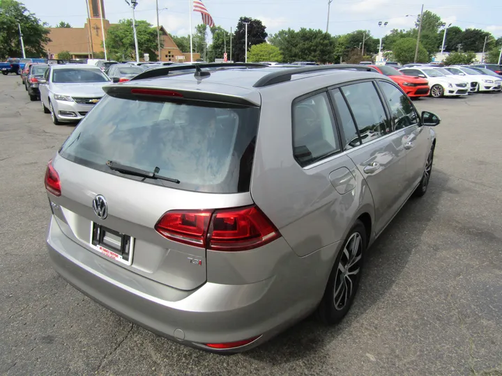 SILVER, 2016 VOLKSWAGEN GOLF SPORTWAGEN Image 6