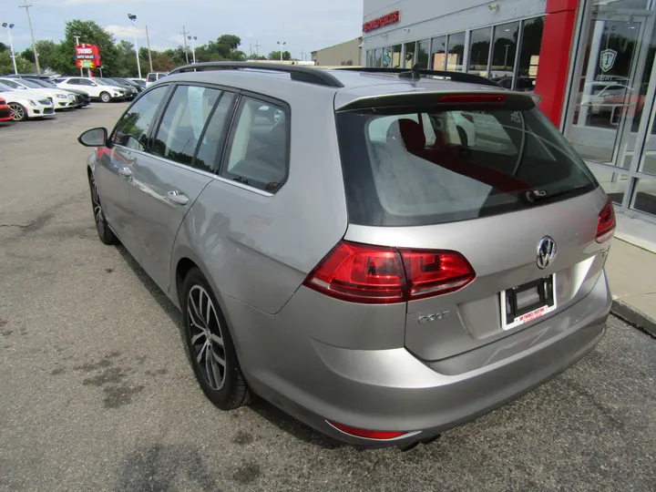 SILVER, 2016 VOLKSWAGEN GOLF SPORTWAGEN Image 8