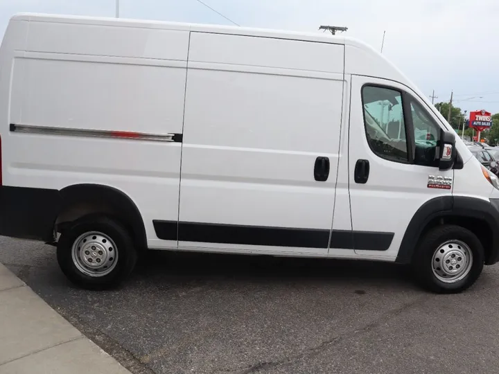 WHITE, 2021 RAM PROMASTER CARGO VAN Image 5