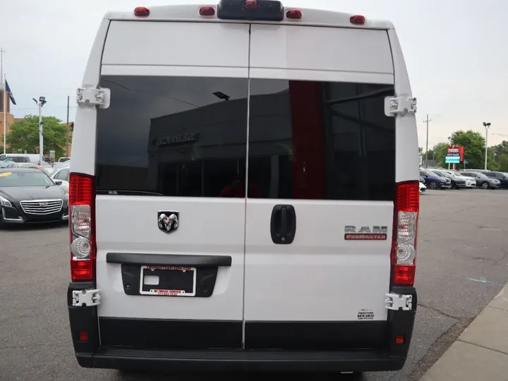 WHITE, 2021 RAM PROMASTER CARGO VAN Image 6