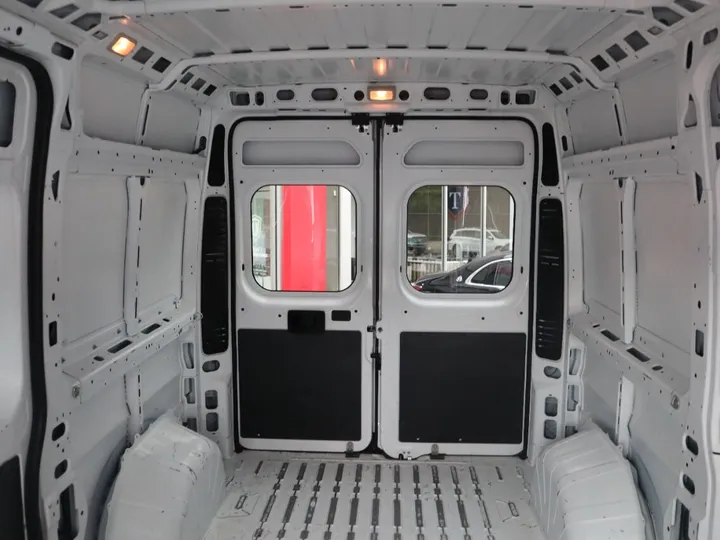 WHITE, 2021 RAM PROMASTER CARGO VAN Image 21