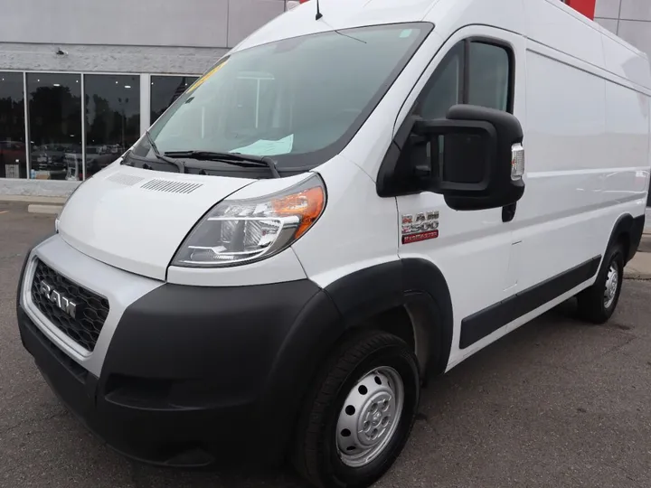 WHITE, 2021 RAM PROMASTER CARGO VAN Image 2