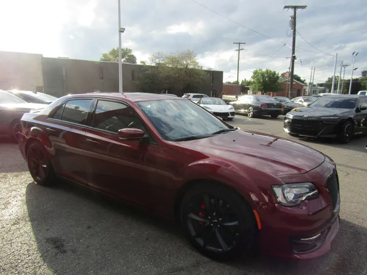 BURGUNDY, 2023 CHRYSLER 300 Image 5