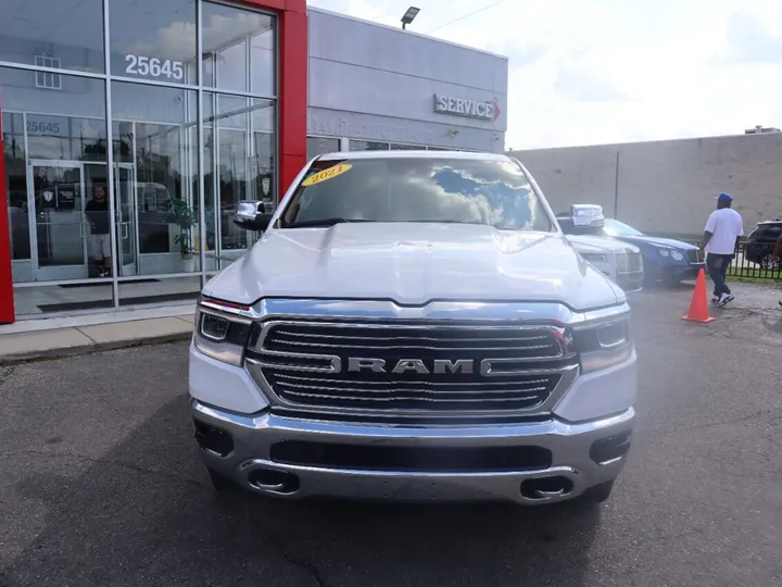 WHITE, 2021 RAM 1500 CREW CAB Image 3