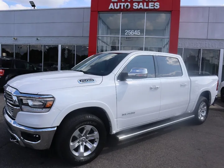 WHITE, 2021 RAM 1500 CREW CAB Image 2