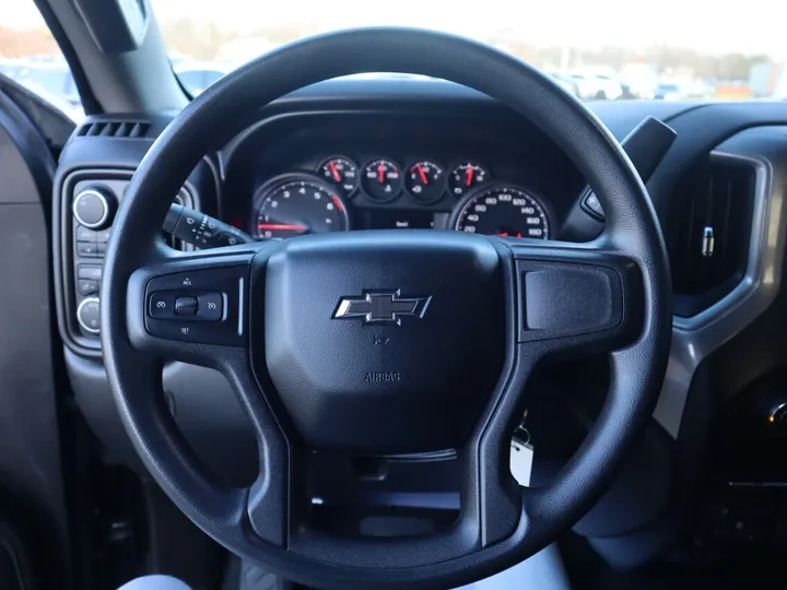 Black, 2021 CHEVROLET SILVERADO 1500 CREW CAB Image 11