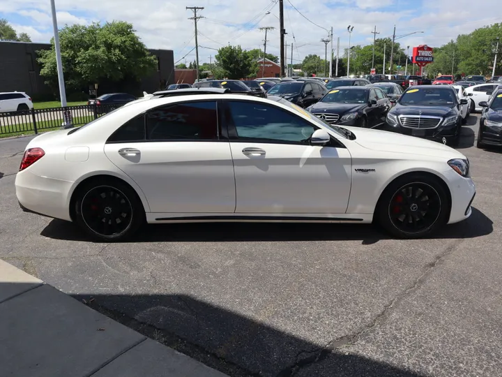 WHITE, 2018 MERCEDES-BENZ MERCEDES-AMG S-CLASS Image 5