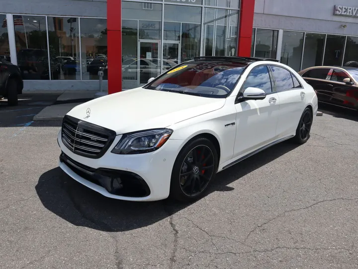 WHITE, 2018 MERCEDES-BENZ MERCEDES-AMG S-CLASS Image 2