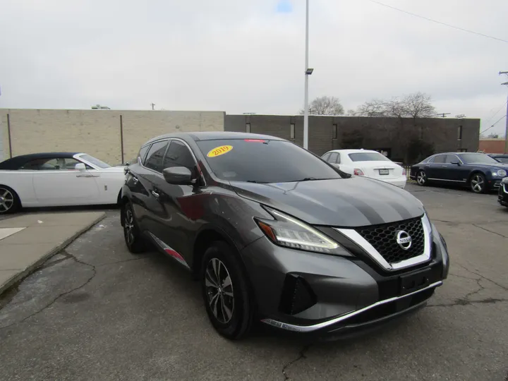 GREY, 2019 NISSAN MURANO Image 4