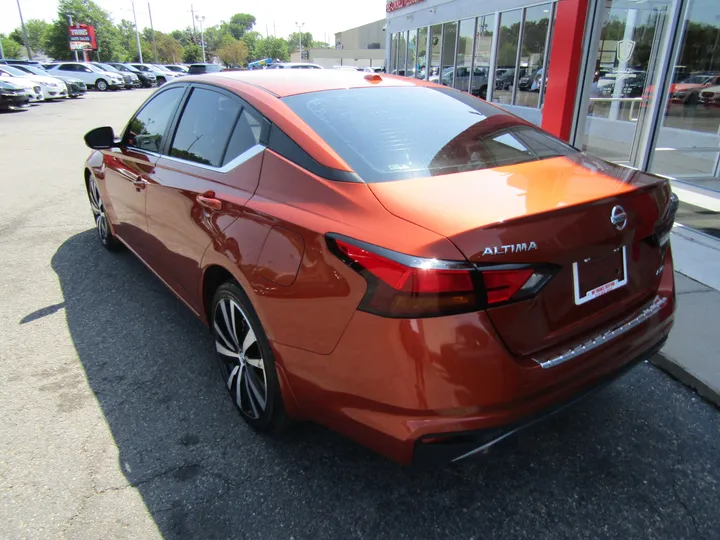 ORANGE, 2021 NISSAN ALTIMA Image 8