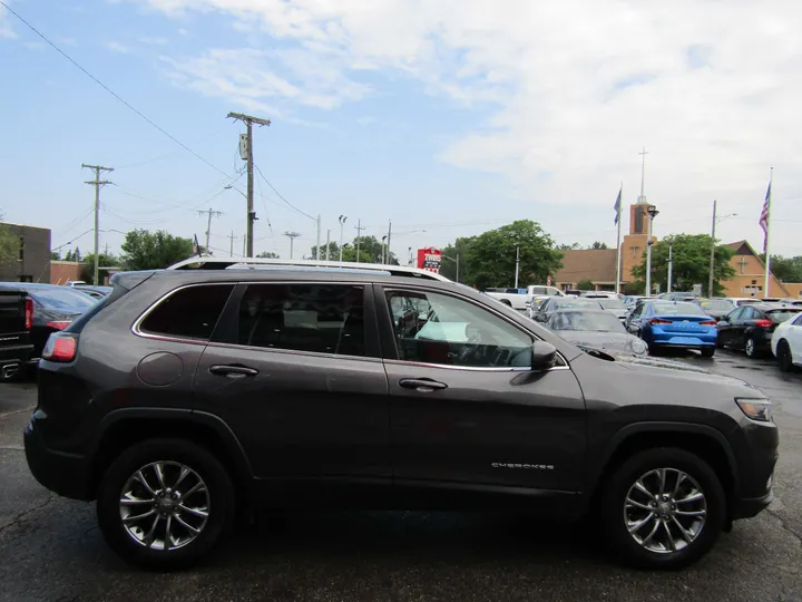 GRAY, 2019 JEEP CHEROKEE Image 5