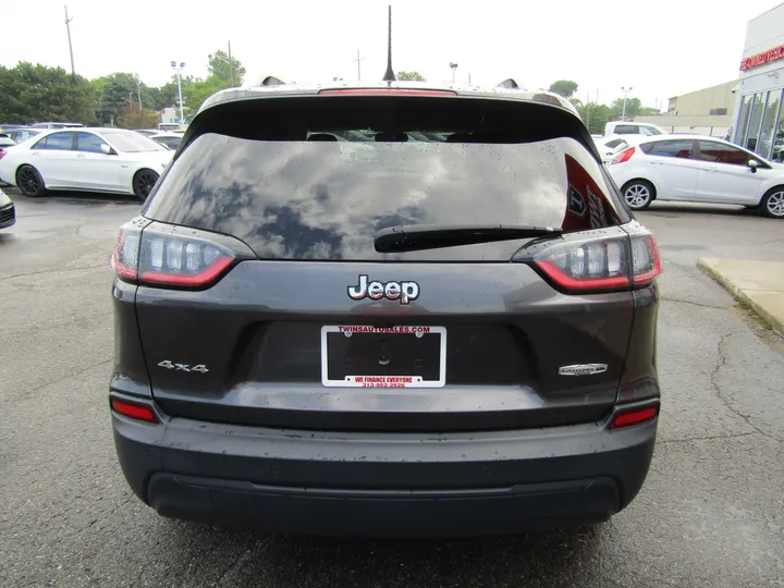 GRAY, 2019 JEEP CHEROKEE Image 7