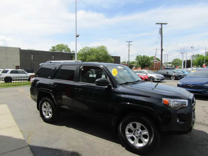 BLACK, 2021 TOYOTA 4RUNNER Image 5