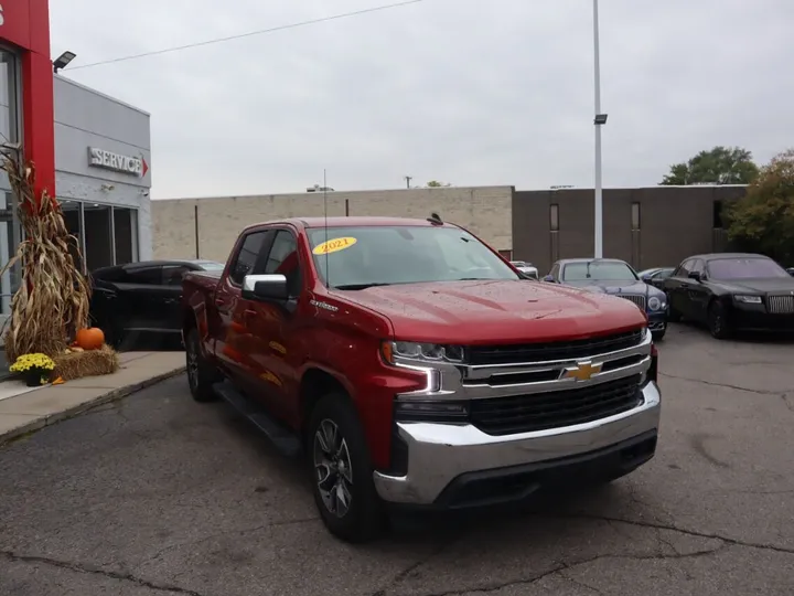 Red, 2021 CHEVROLET SILVERADO 1500 CREW CAB Image 4