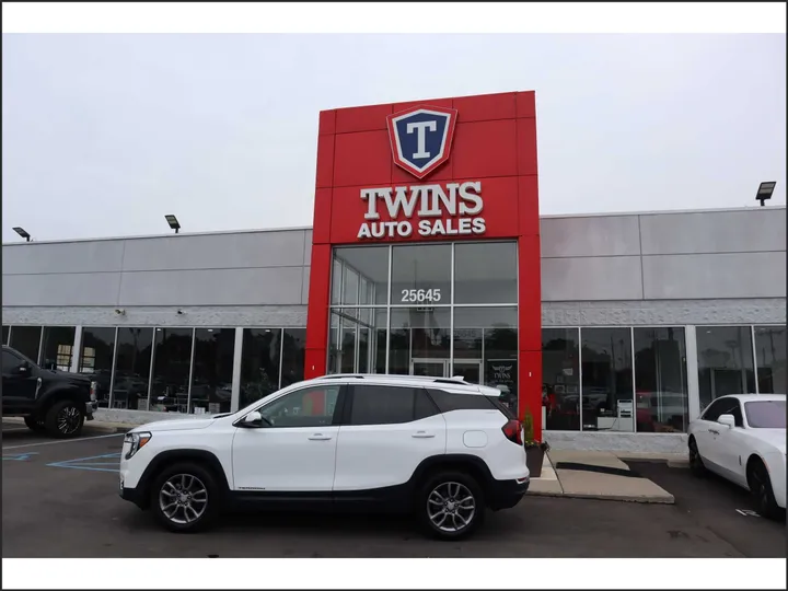 WHITE, 2023 GMC TERRAIN Image 1