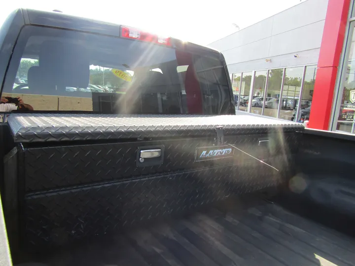 BLACK, 2019 RAM 1500 CLASSIC QUAD CAB Image 8