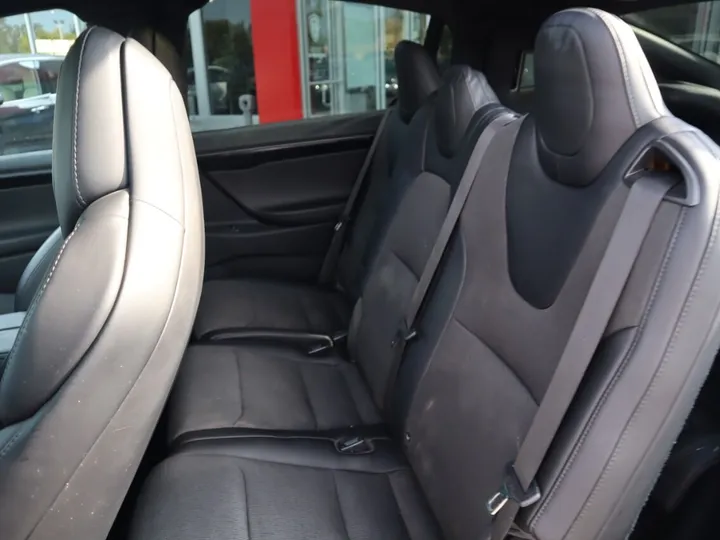 BLUE, 2018 TESLA MODEL X Image 17