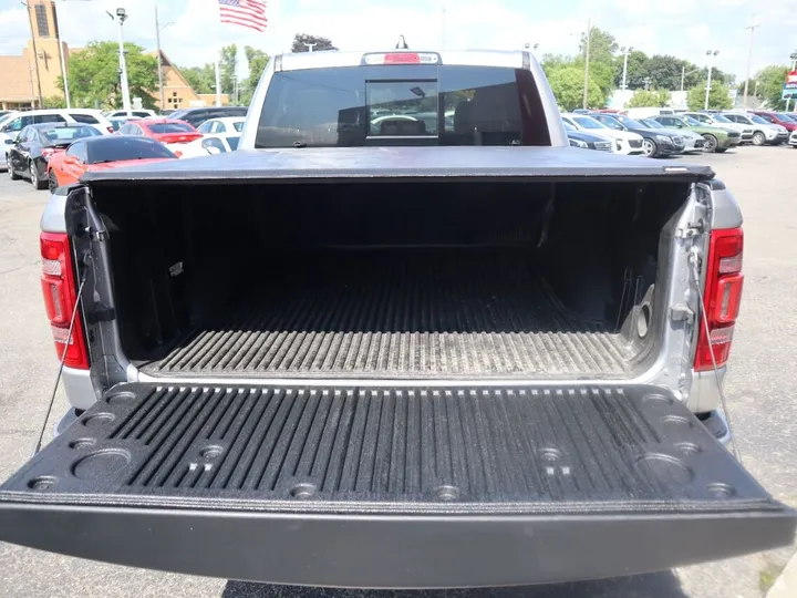 GRAY, 2022 RAM 1500 CREW CAB Image 7