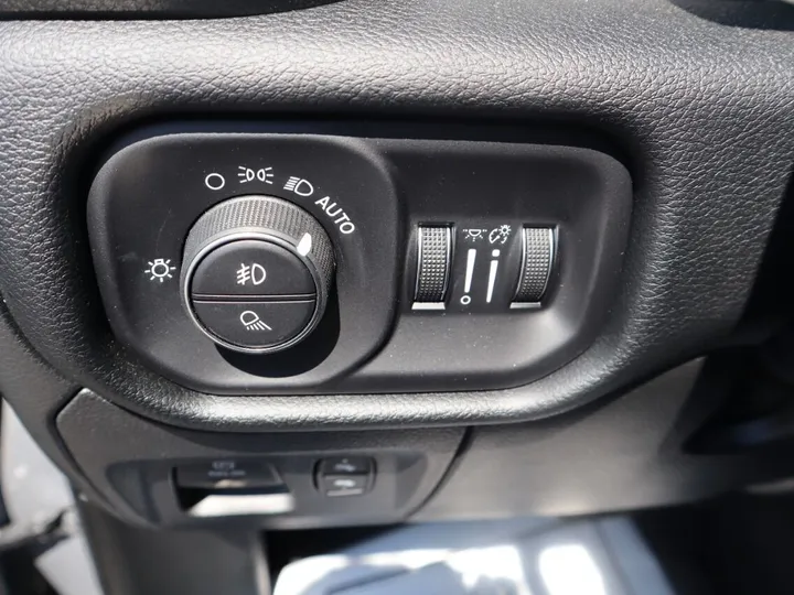 GRAY, 2022 RAM 1500 CREW CAB Image 10