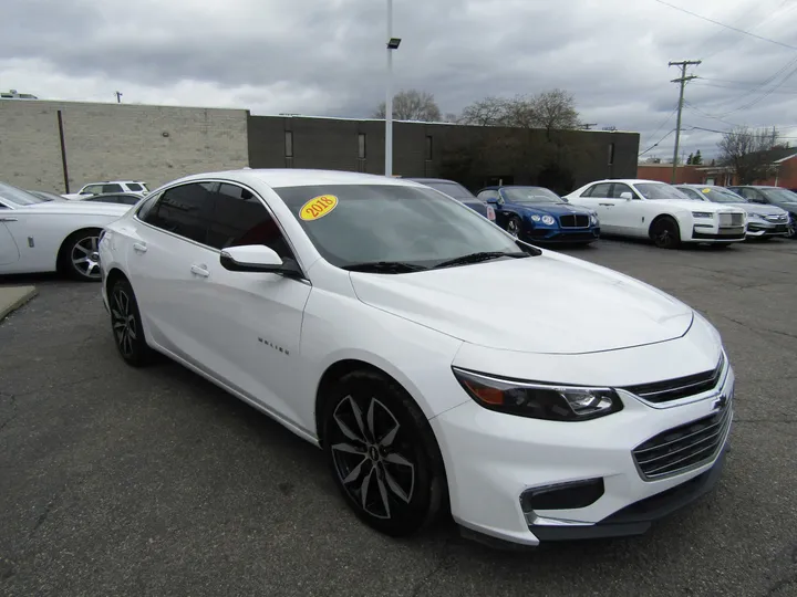 WHITE, 2018 CHEVROLET MALIBU Image 3