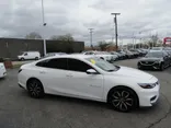 WHITE, 2018 CHEVROLET MALIBU Thumnail Image 4