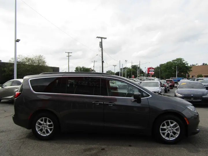 GRAY, 2020 CHRYSLER VOYAGER Image 5