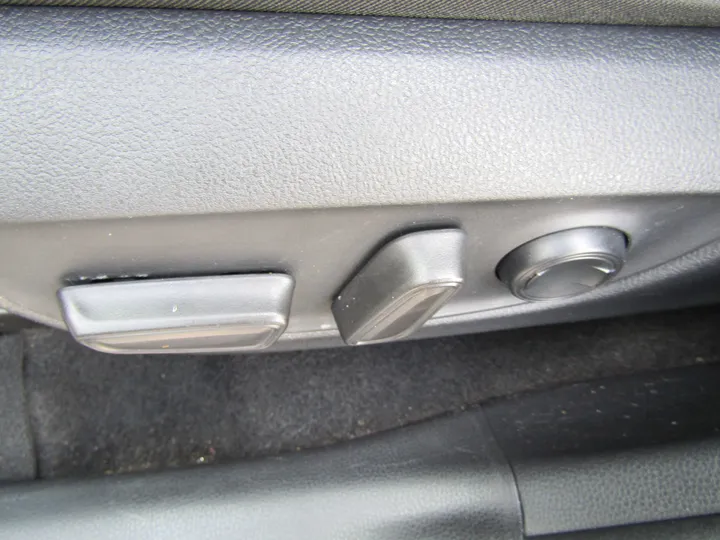 SILVER, 2020 TOYOTA RAV4 Image 10