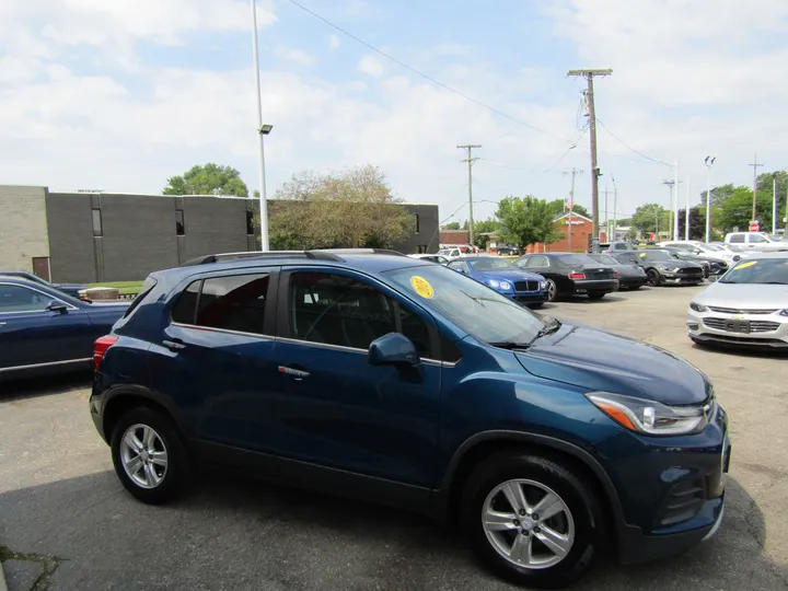 BLUE, 2019 CHEVROLET TRAX Image 5