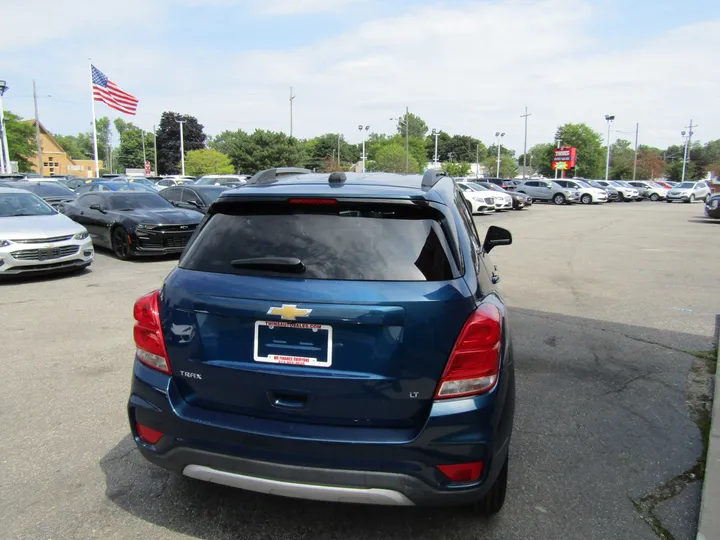 BLUE, 2019 CHEVROLET TRAX Image 6