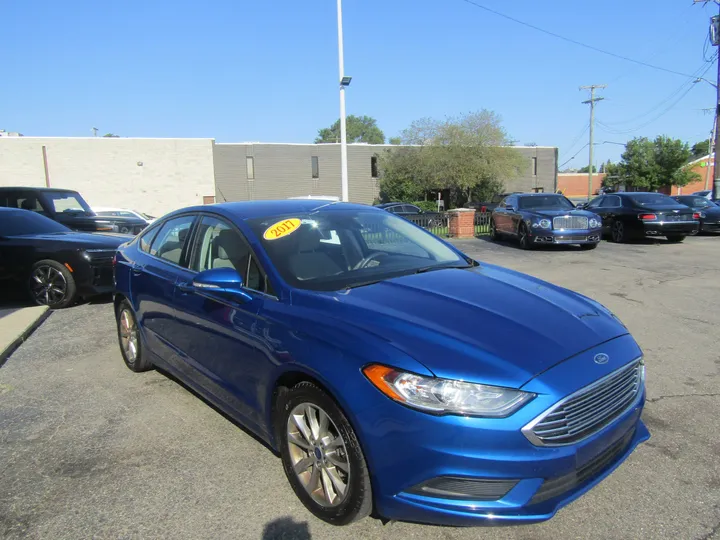 BLUE, 2017 FORD FUSION Image 4