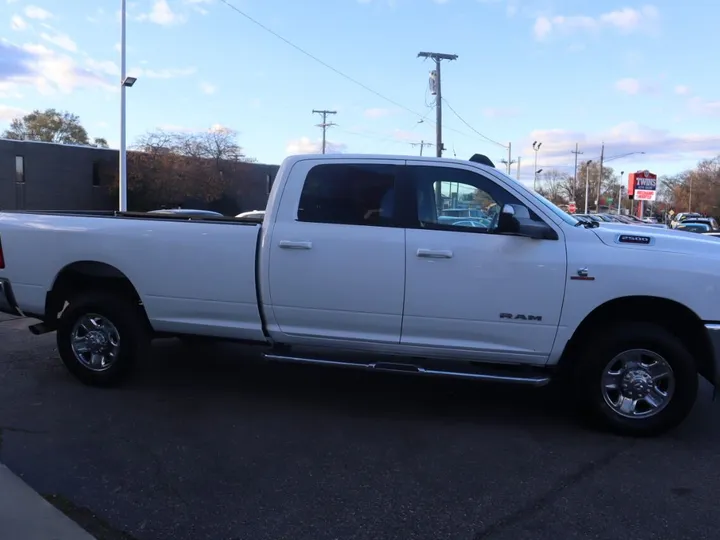 WHITE, 2022 RAM 2500 CREW CAB Image 6